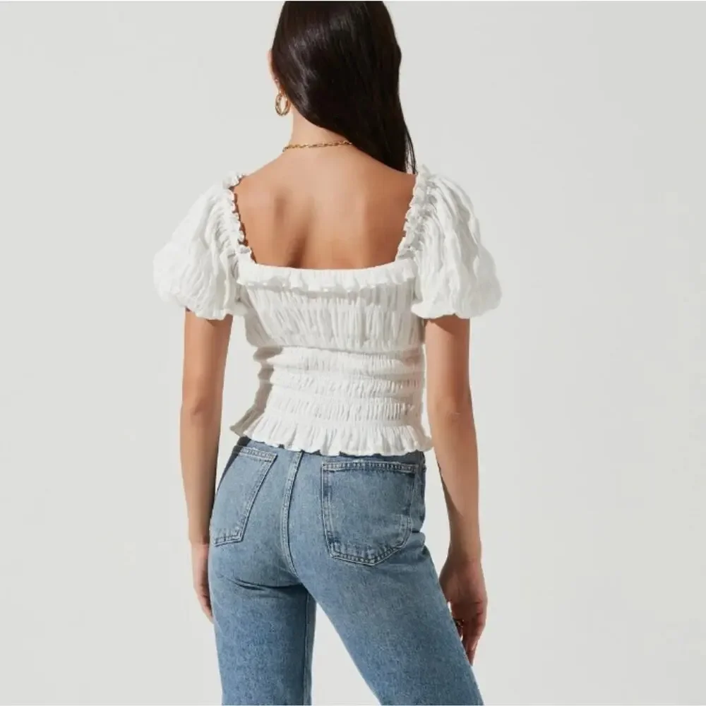 ASTR the Label Anza White Smocked Ruffle Puff Sleeve Top Sweetheart NWOT Large